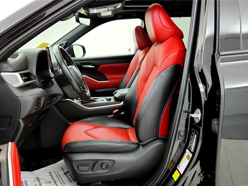 Used 2023 Toyota Highlander XSE image 26