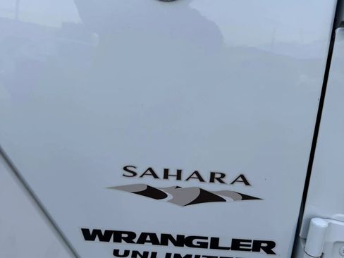 Used 2017 Jeep Wrangler Unlimited Sahara w/ Connectivity Group AWD/4WD image 52