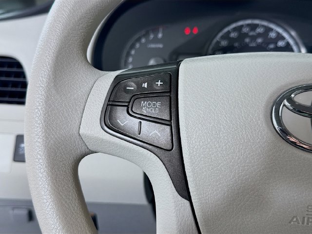 Used 2011 Toyota Sienna LE FWD image 13