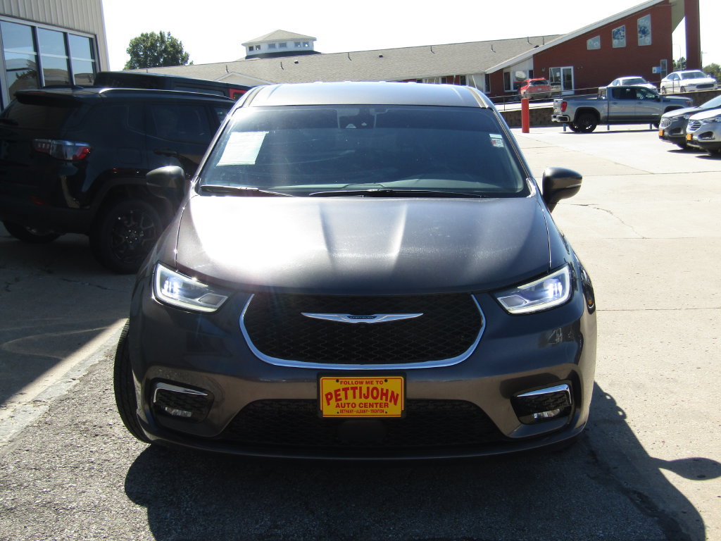 Used 2023 Chrysler Pacifica Touring-L FWD image 13