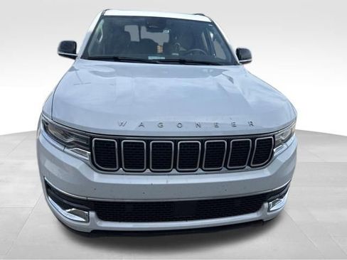 Used 2024 Jeep Wagoneer 4WD w/ Premium Group I image 3
