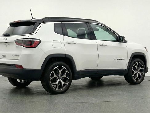 Used 2025 Jeep Compass Limited image 9