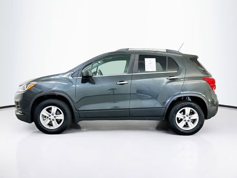 Used 2017 Chevrolet Trax LT w/ LT Convenience Package AWD/4WD image 4