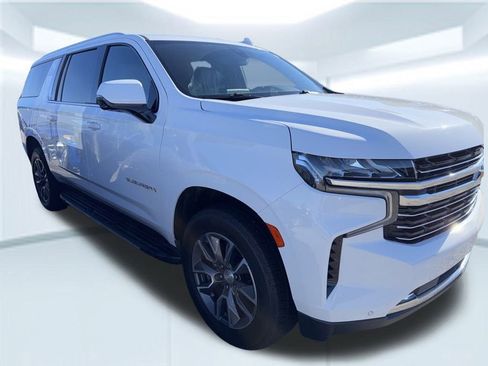 Used 2022 Chevrolet Suburban LT w/ LT Signature Plus Package image 4