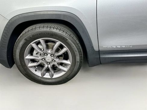 Used 2023 GMC Terrain SLT AWD/4WD image 35
