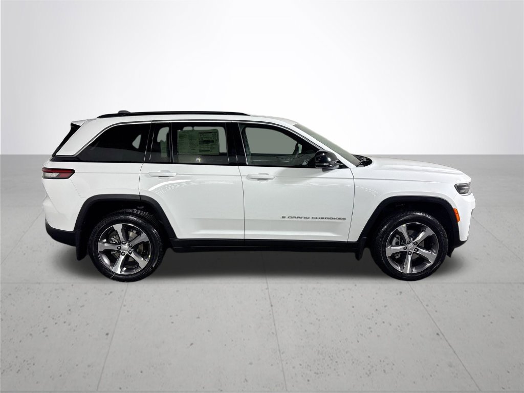 New 2026 Jeep Grand Cherokee Limited w/ Trailer Tow Package AWD/4WD image 5