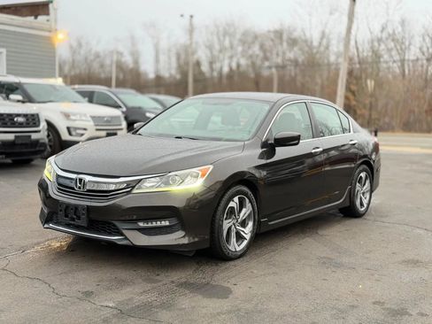 Used 2017 Honda Accord Sport Special Edition image 2