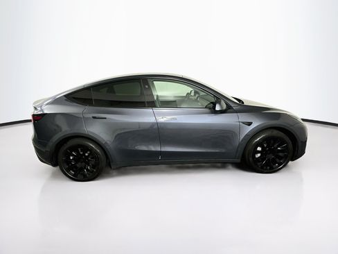 Used 2023 Tesla Model Y 2WD image 10