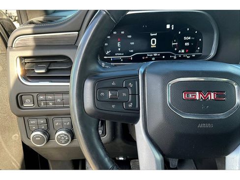 Used 2023 GMC Yukon XL SLT w/ SLT Luxury Package AWD/4WD image 11