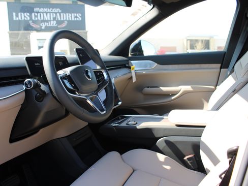 New 2025 Volvo EX90 Ultra image 10