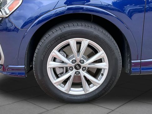Certified 2025 Audi Q3 2.0T Premium w/ Convenience Package AWD/4WD image 11
