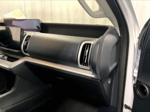 Used 2025 Ford Expedition Active image 13