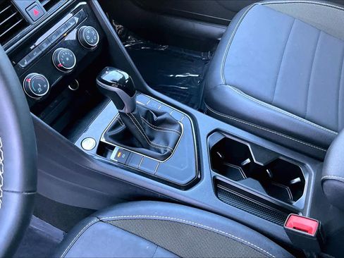 Certified 2023 Volkswagen Taos SE w/ Panoramic Sunroof Package image 16