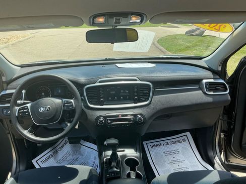 Used 2019 Kia Sorento AWD V6 image 11