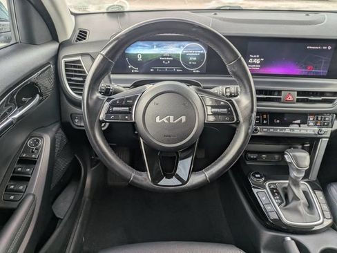 Used 2024 Kia Seltos EX FWD image 29