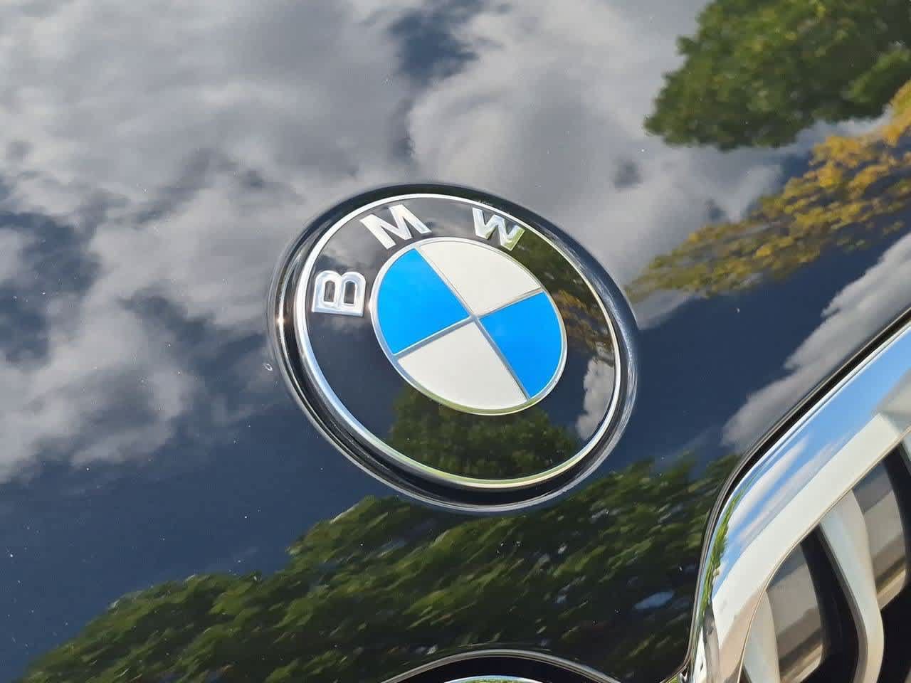 Used 2022 BMW X7 xDrive40i w/ Premium Package AWD/4WD image 11