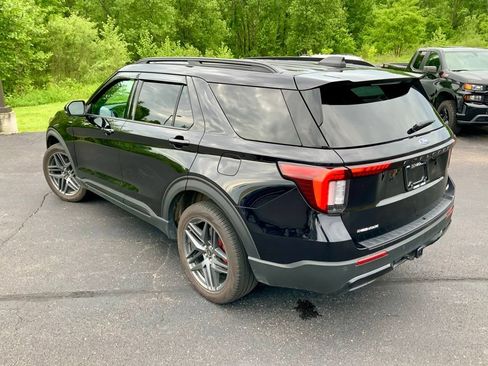 Used 2025 Ford Explorer ST-Line w/ ST-Line Street Pack AWD/4WD image 13