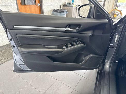 Used 2023 Nissan Altima 2.5 SV w/ SV Premium Package FWD image 33