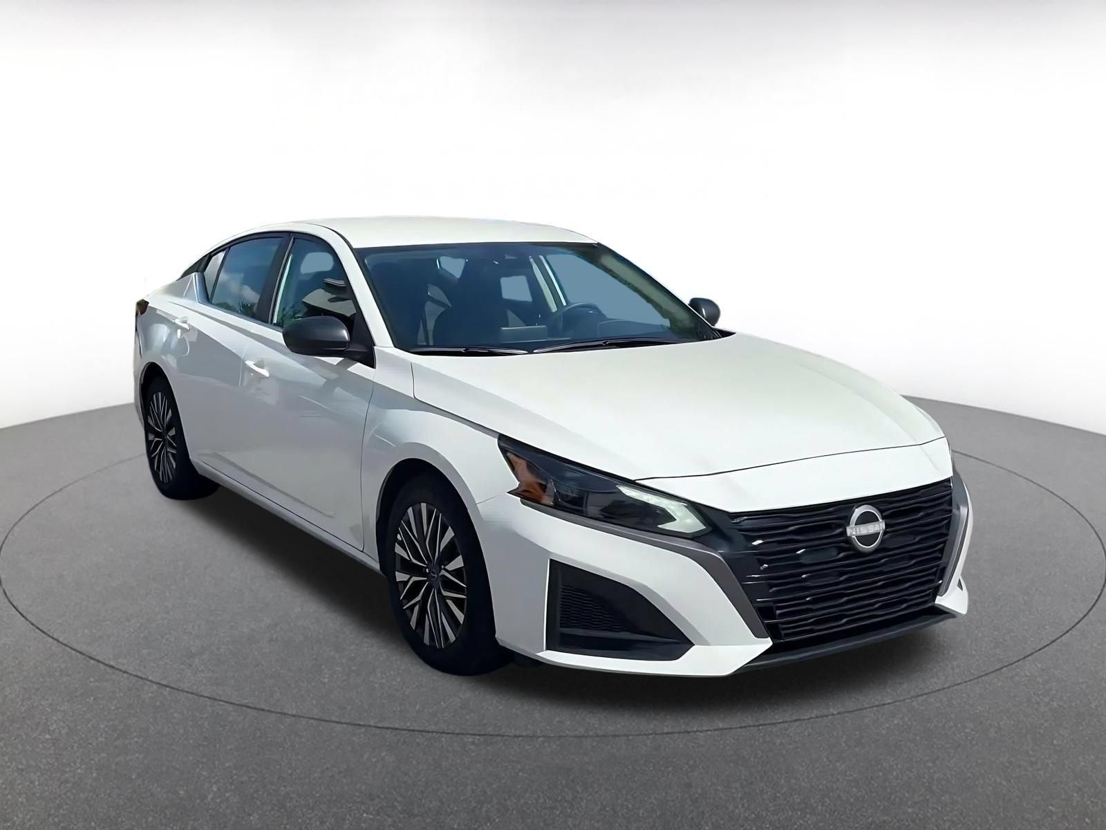 Used 2026 Nissan Altima 2.5 SV FWD image 2