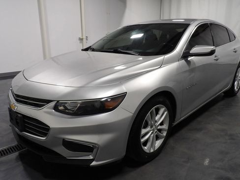 Used 2017 Chevrolet Malibu LT image 3
