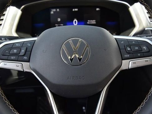 Used 2022 Volkswagen Tiguan SE AWD/4WD image 19