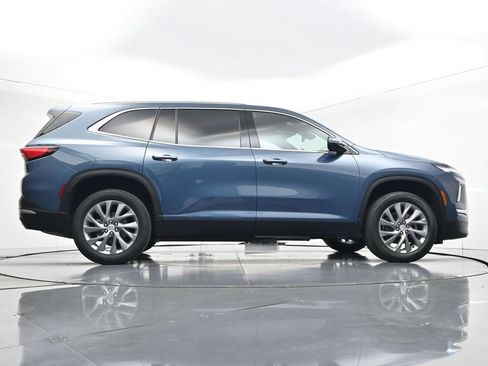 Used 2025 Buick Enclave Preferred AWD/4WD image 32