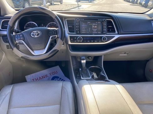 Used 2016 Toyota Highlander Limited Platinum image 10