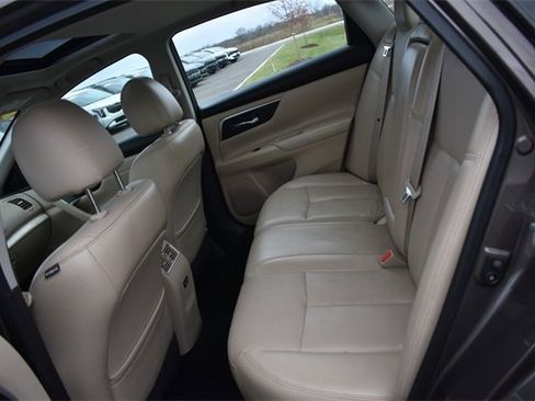 Used 2017 Nissan Altima 2.5 SL w/ Moonroof Package image 18