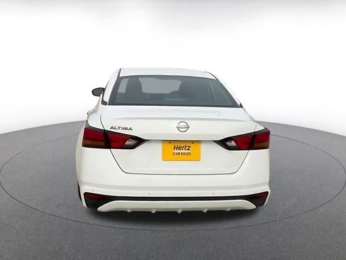 Used 2025 Nissan Altima 2.5 SV FWD image 14