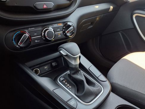 Used 2023 Kia Soul LX FWD image 13