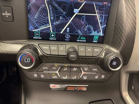 Used 2015 Chevrolet Corvette Z06 w/ 3LZ Preferred Equipment Group RWD image 21