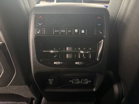 Used 2025 Jeep Grand Cherokee Summit w/ Luxury Tech Group V AWD/4WD image 13