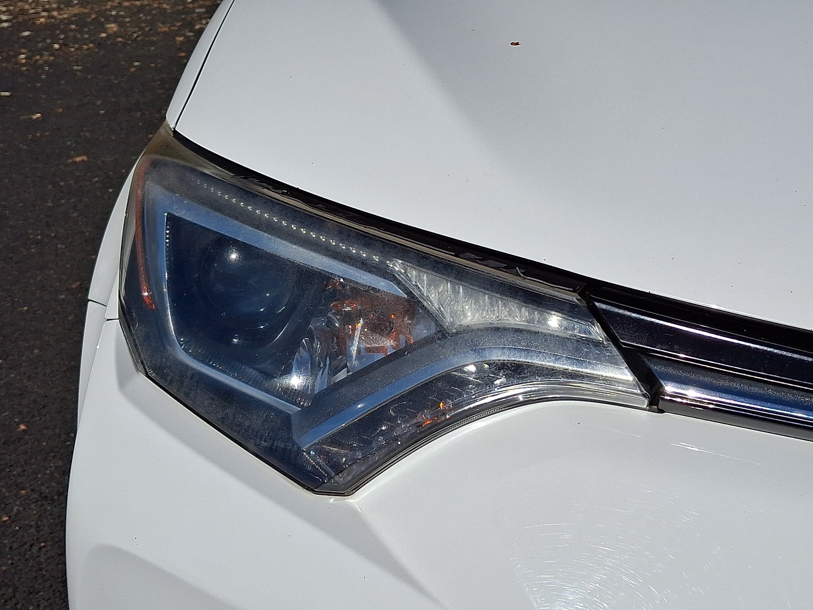 Used 2018 Toyota RAV4 XLE AWD/4WD image 10