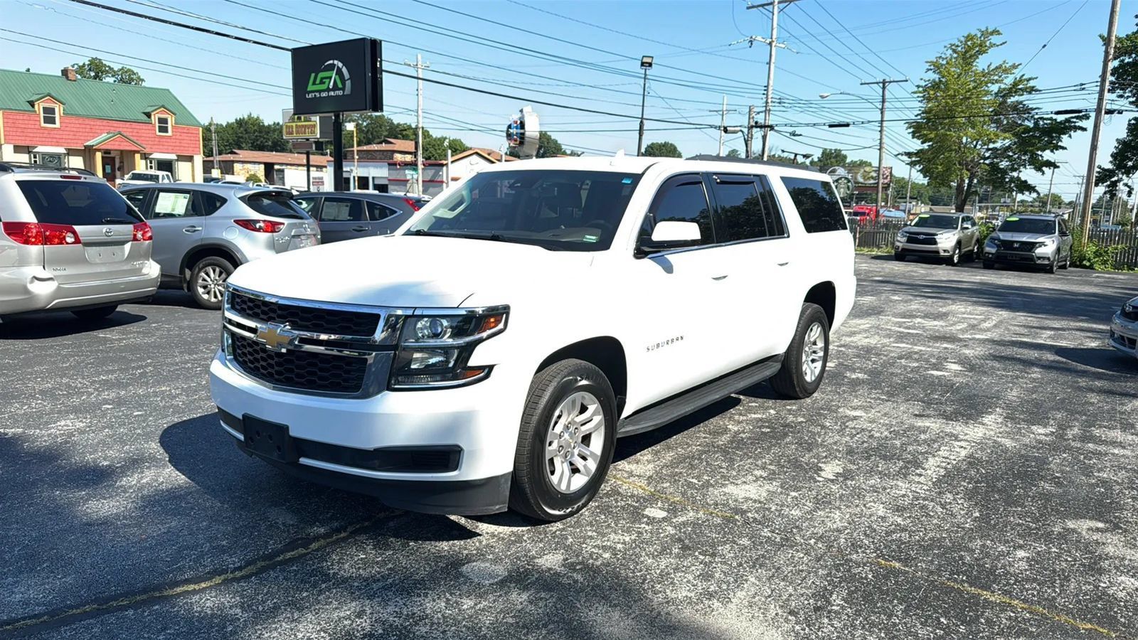 Used 2017 Chevrolet Suburban LS w/ Enhanced Driver Alert Package RWD image 3