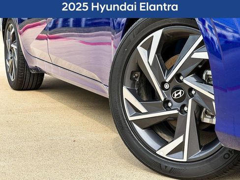 Used 2025 Hyundai Elantra Sport FWD image 2