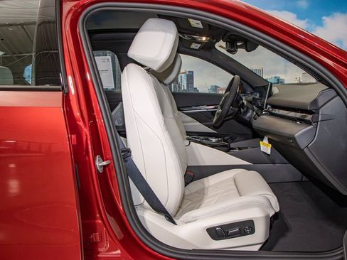 Used 2026 BMW 550e xDrive image 21