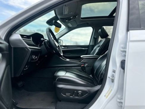 Used 2023 Jeep Grand Cherokee Limited image 10