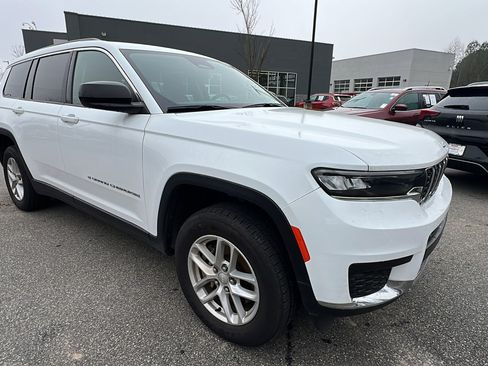 Used 2023 Jeep Grand Cherokee L Laredo image 5