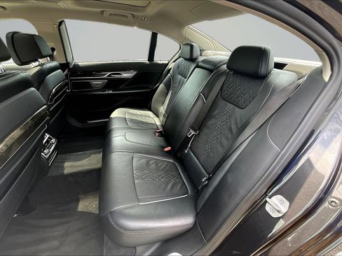 Used 2022 BMW 740i RWD image 20