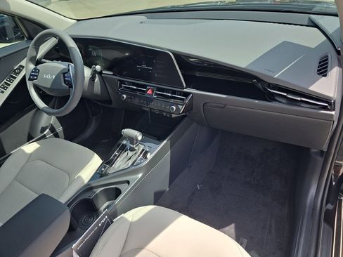 New 2026 Kia Niro EX FWD image 12