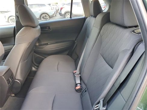 Used 2025 Toyota Corolla Cross LE image 12