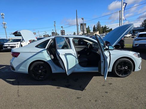 New 2026 Volkswagen Jetta SE FWD image 17