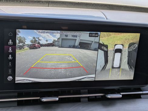 Certified 2023 Kia Carnival SX FWD image 28