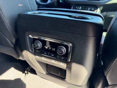 Used 2023 Chevrolet Suburban Premier AWD/4WD image 20