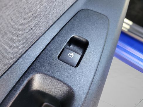 Used 2023 Hyundai Elantra Limited image 24