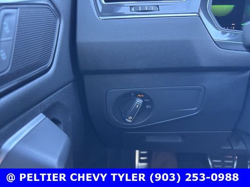 Used 2022 Volkswagen Tiguan SE R-Line image 12