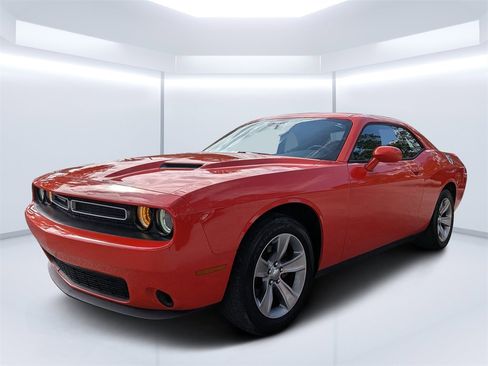 Used 2020 Dodge Challenger SXT image 7