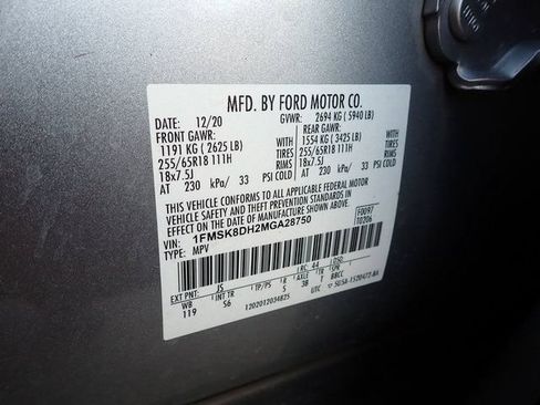 Used 2021 Ford Explorer XLT w/ Equipment Group 202A AWD/4WD image 14