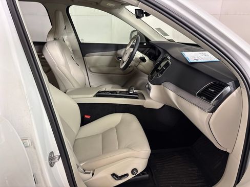 Used 2025 Volvo XC90 B6 Plus w/ Protection Package Premier AWD/4WD image 16