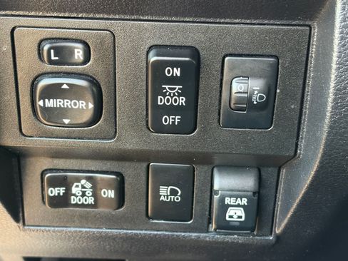 Used 2021 Toyota Tundra Limited w/ Limited Premium Package AWD/4WD image 8